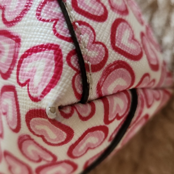 Adorable Coach Heart Leather Cosmetics Bag ❤️💄🩷 - Picture 12 of 15